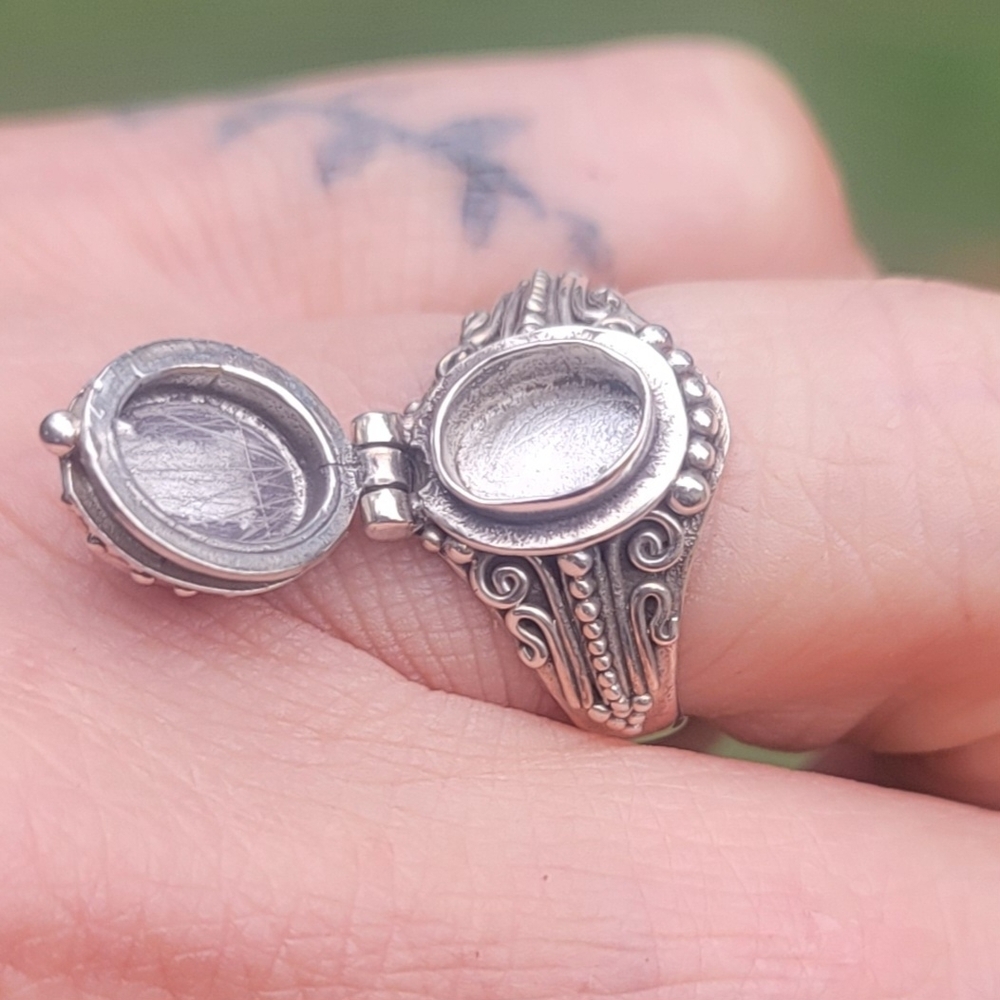 Bali Poison Locket Ring Amethist in Filigree Sterling Silver - Picture 9 of 13